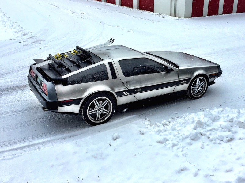 Illustration for article titled Proof A DeLorean DMC-12 Is A Great Car To Drive On A Ski Trip